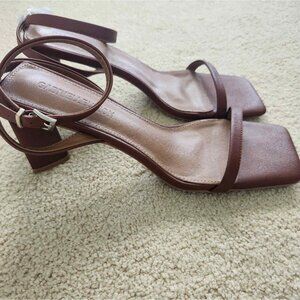 Gabrielle Union single band heeled Sandal in brown